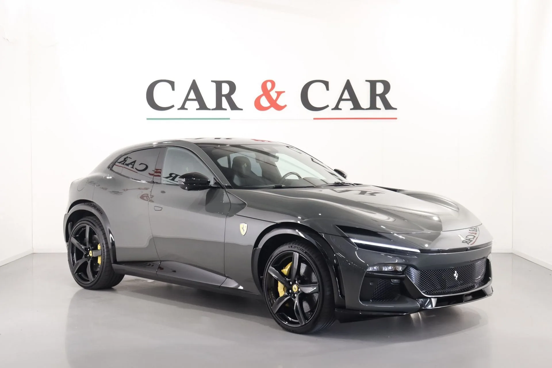 2025 Ferrari Purosangue proposée par un concessionnaire spécialisé à Zibido San Giacomo, Italie, photo principale