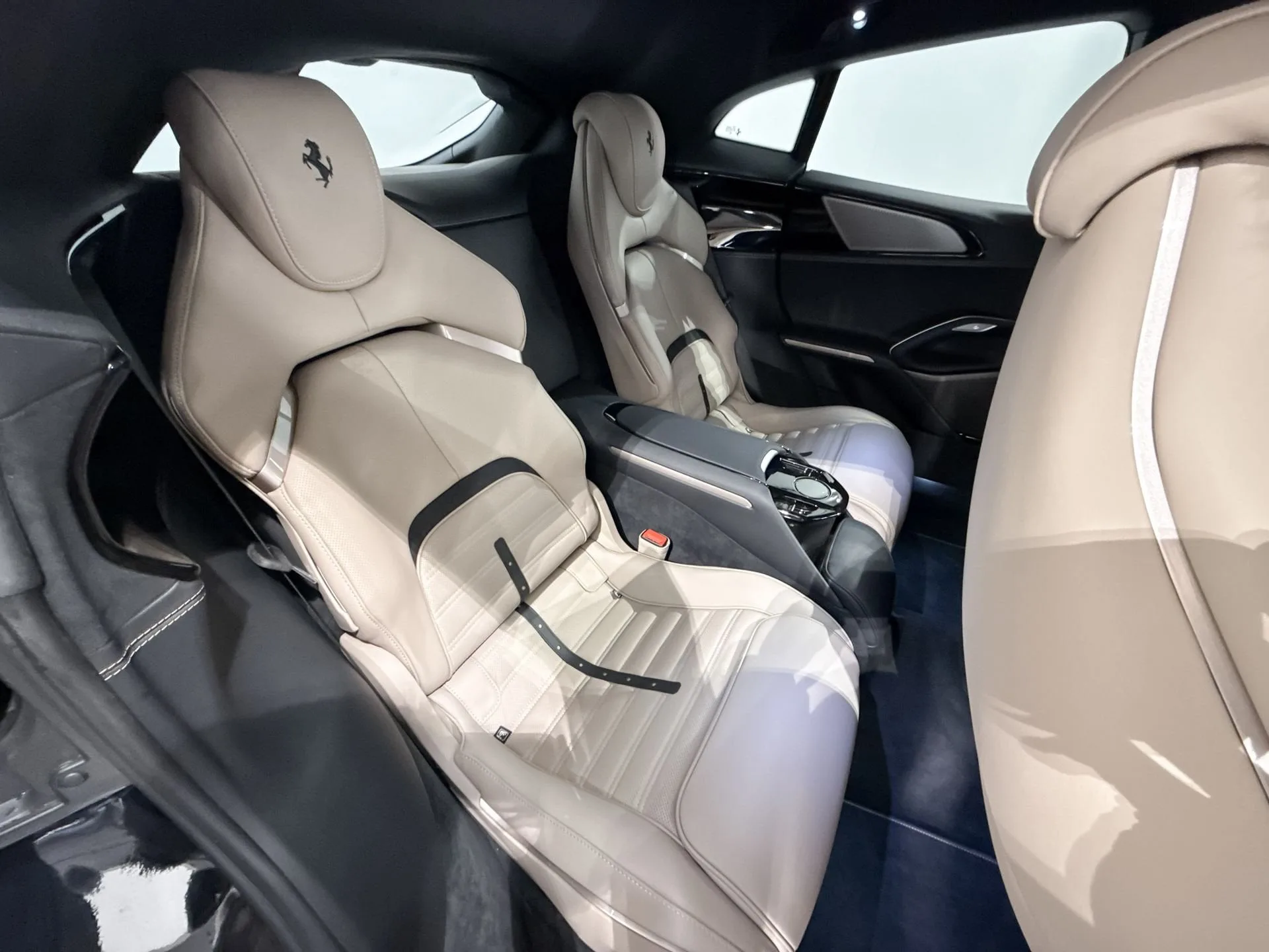 2025 Ferrari Purosangue, 19/24
