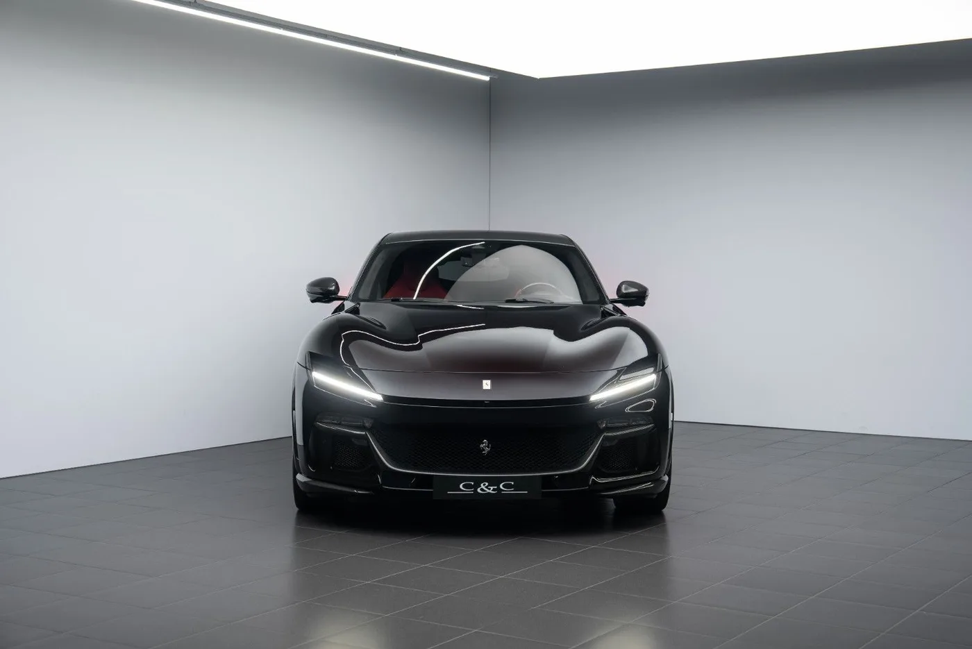 2025 Ferrari Purosangue proposée par un concessionnaire spécialisé à Putzbrunn, Allemagne, photo 3 sur 25