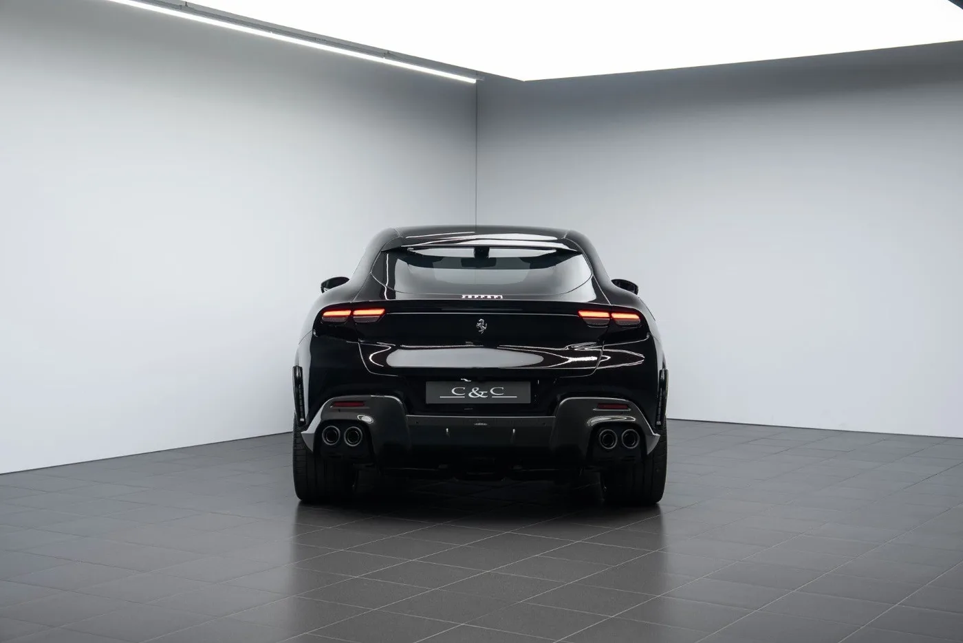 2025 Ferrari Purosangue proposée par un concessionnaire spécialisé à Putzbrunn, Allemagne, photo 4 sur 25