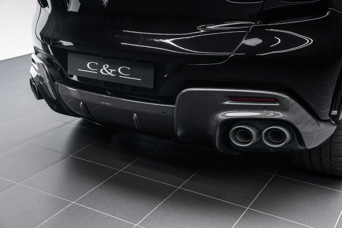 2025 Ferrari Purosangue proposée par un concessionnaire spécialisé à Putzbrunn, Allemagne, photo 5 sur 25