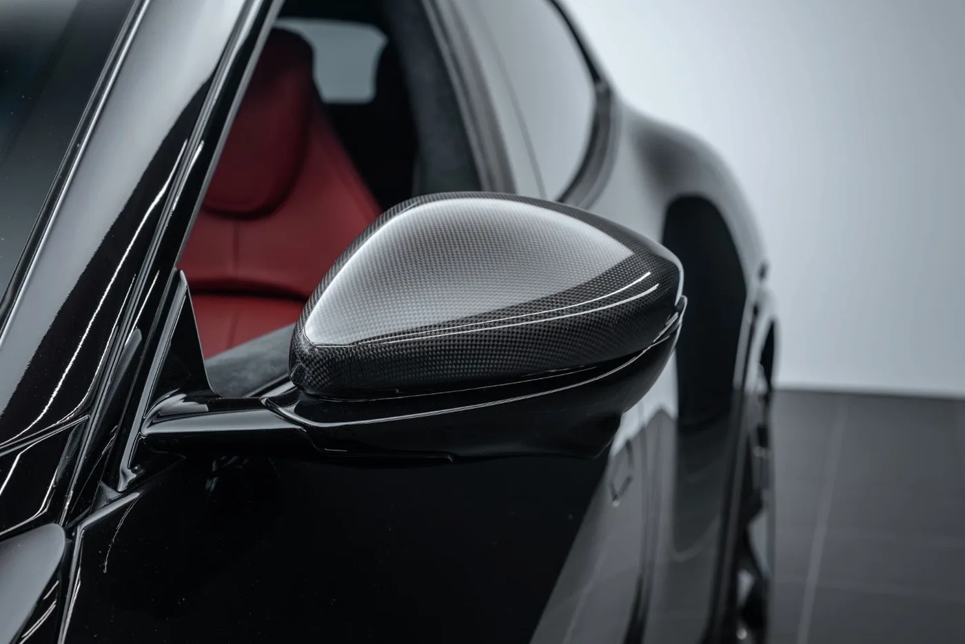 2025 Ferrari Purosangue proposée par un concessionnaire spécialisé à Putzbrunn, Allemagne, photo 13 sur 25