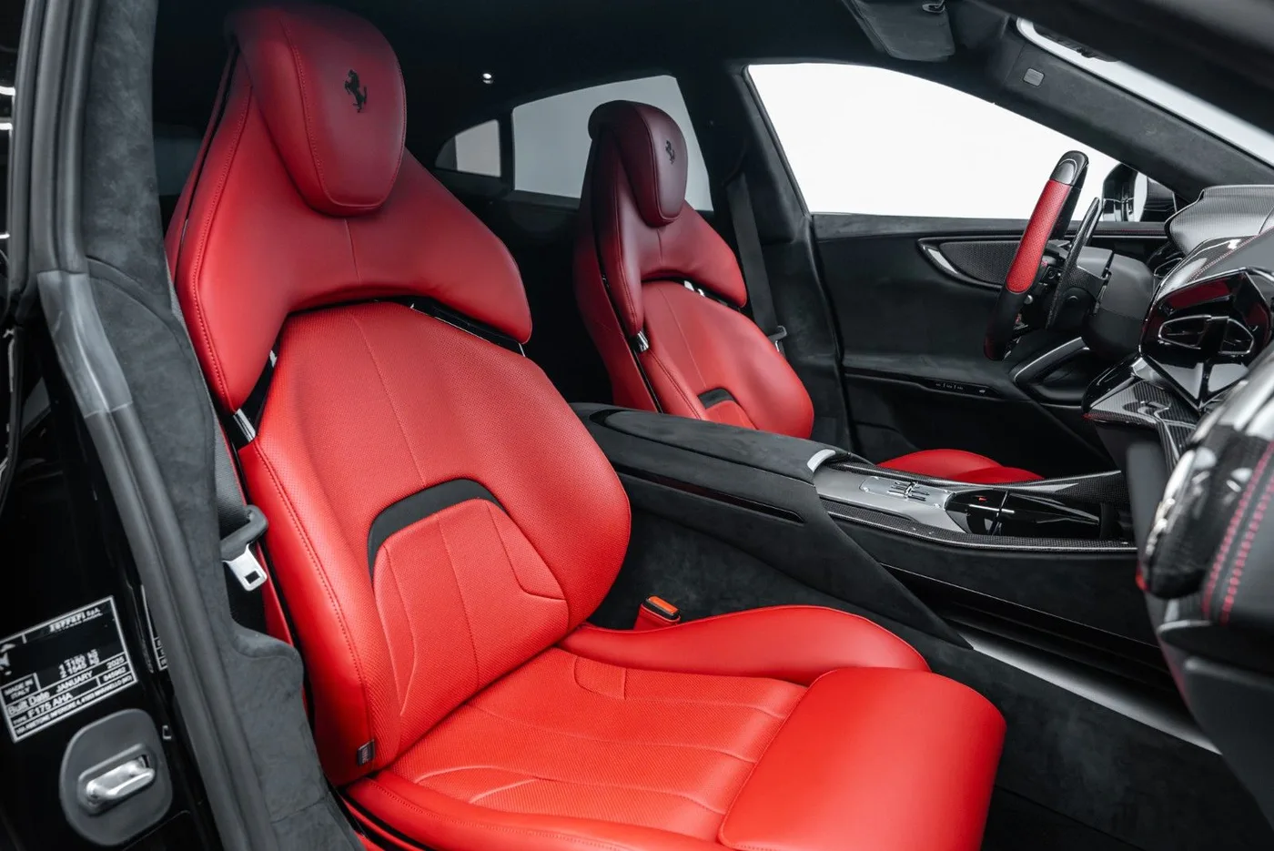 2025 Ferrari Purosangue proposée par un concessionnaire spécialisé à Putzbrunn, Allemagne, photo 14 sur 25