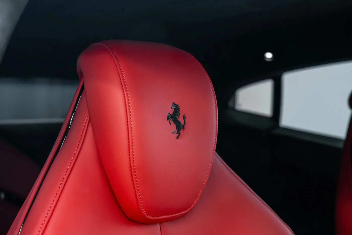 2025 Ferrari Purosangue proposée par un concessionnaire spécialisé à Putzbrunn, Allemagne, photo 15 sur 25