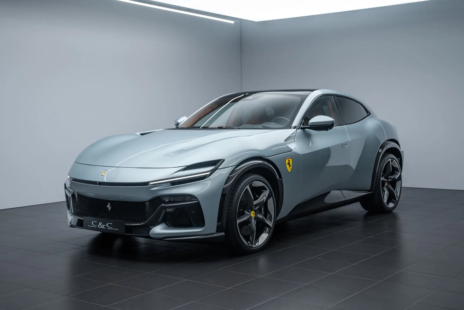 2025 Ferrari Purosangue proposée par un concessionnaire spécialisé à Putzbrunn, Allemagne, photo principale