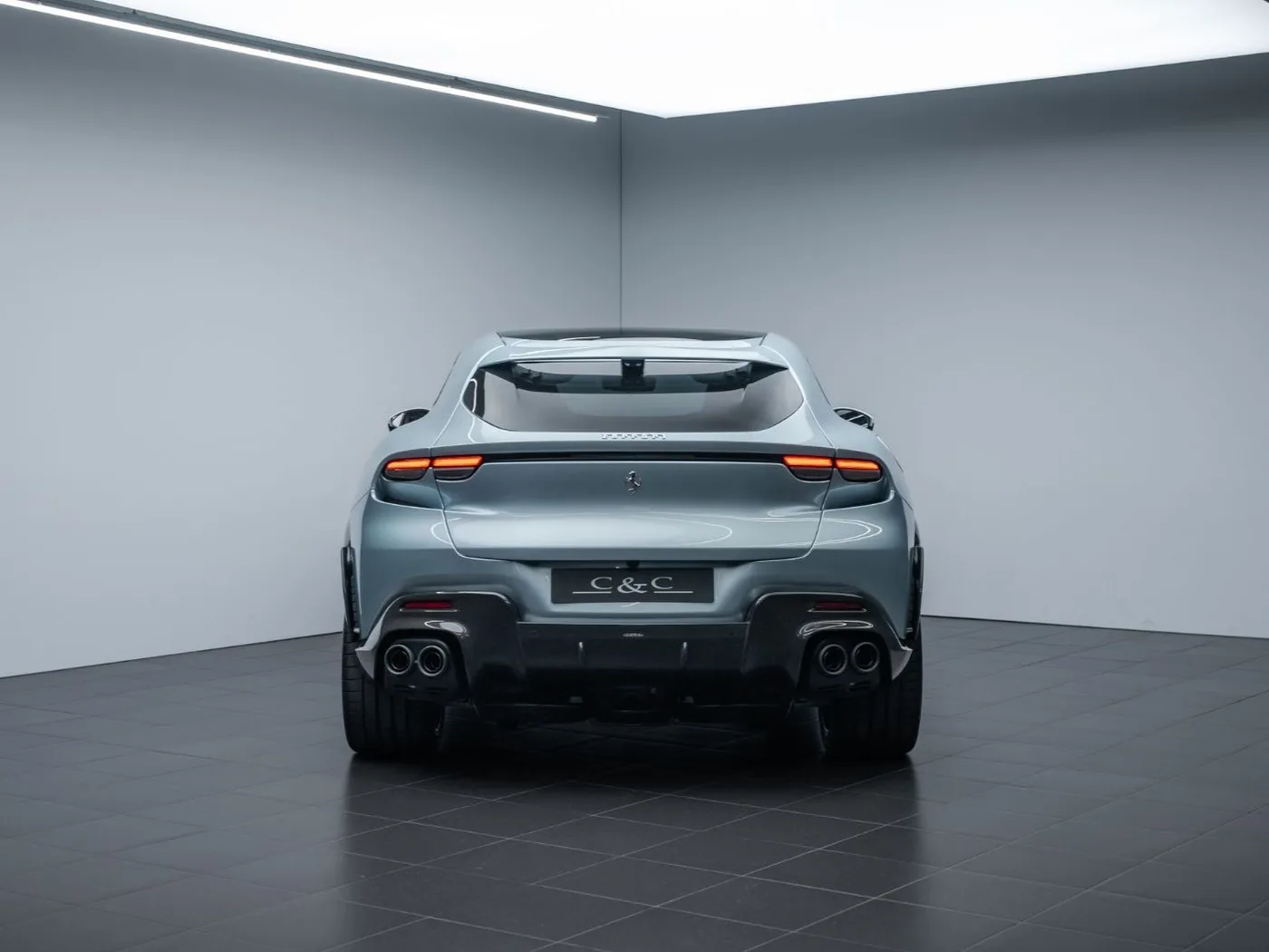 2025 Ferrari Purosangue proposée par un concessionnaire spécialisé à Putzbrunn, Allemagne, photo 3 sur 25