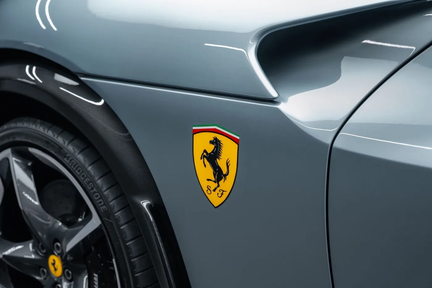 2025 Ferrari Purosangue proposée par un concessionnaire spécialisé à Putzbrunn, Allemagne, photo 4 sur 25