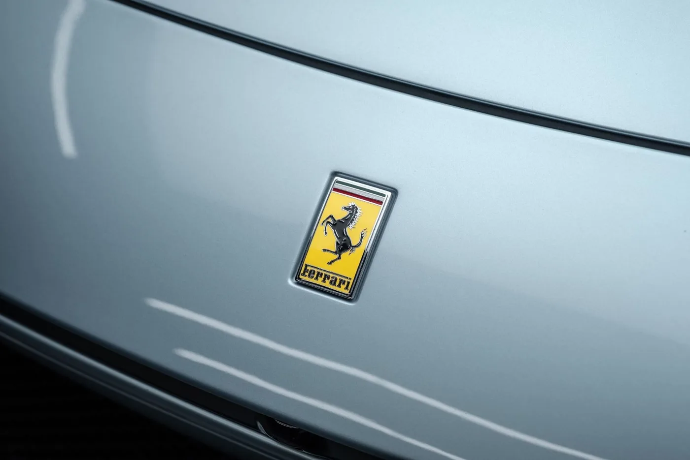 2025 Ferrari Purosangue proposée par un concessionnaire spécialisé à Putzbrunn, Allemagne, photo 11 sur 25