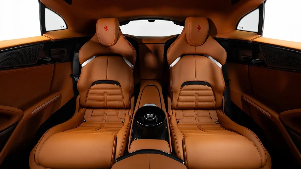 2025 Ferrari Purosangue angeboten von einem Fachhändler in Dubai, Vereinigte Arabische Emirate, Foto 23 von 25