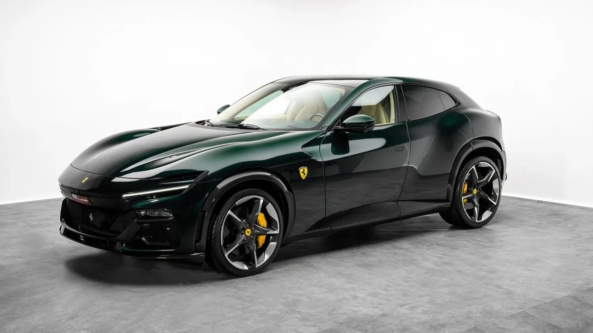 2025 Ferrari Purosangue proposée par un concessionnaire spécialisé à Dubaï, Émirats arabes unis, photo principale