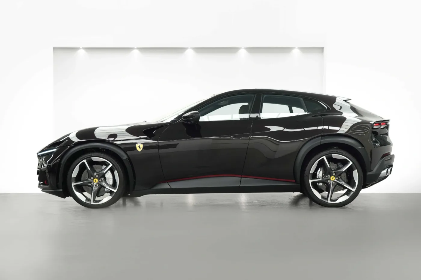 2025 Ferrari Purosangue proposée par un concessionnaire spécialisé à Dubai, Émirats arabes unis, photo 3 sur 10