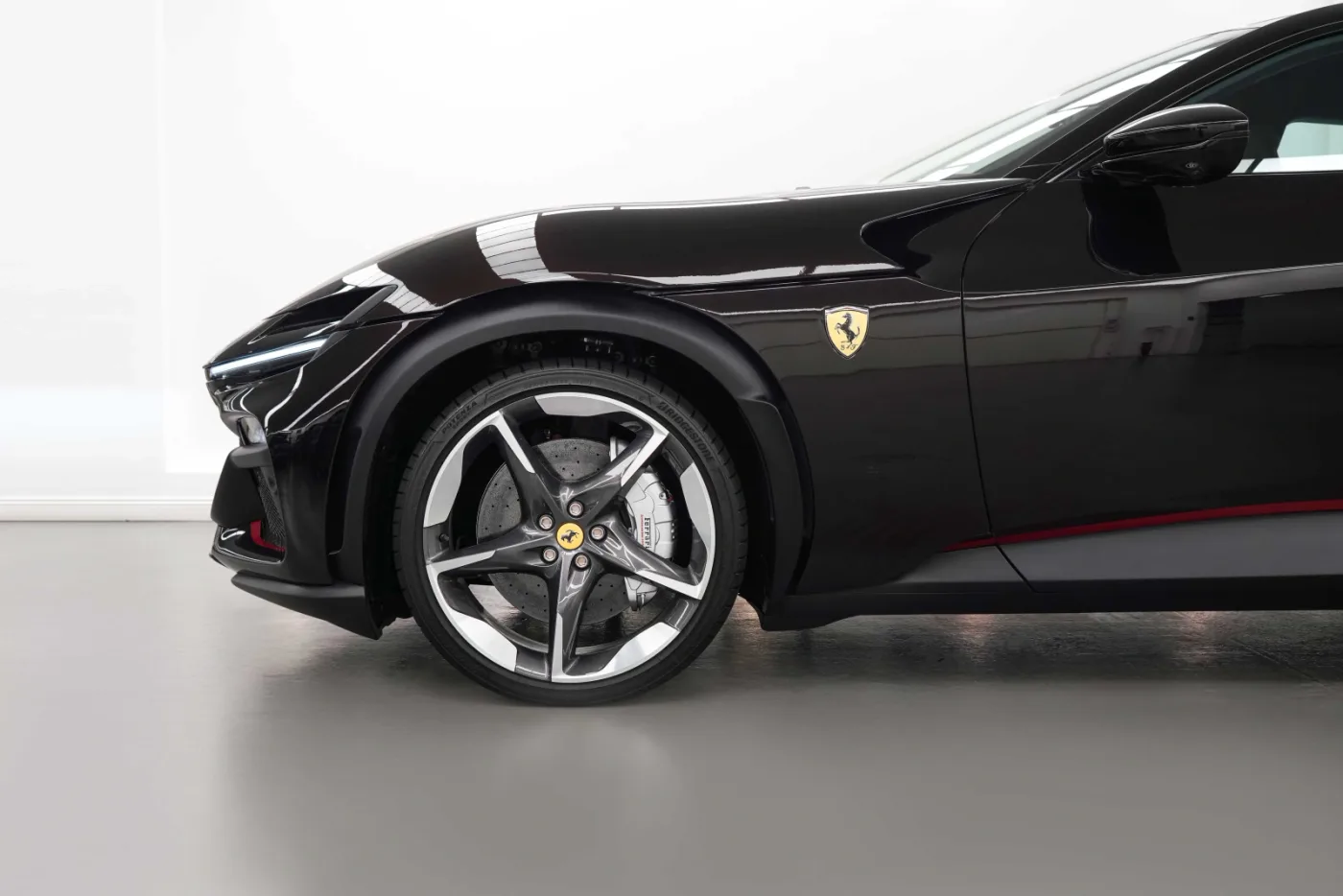 2025 Ferrari Purosangue proposée par un concessionnaire spécialisé à Dubai, Émirats arabes unis, photo 7 sur 10