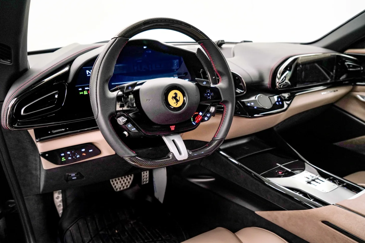 2025 Ferrari Purosangue proposée par un concessionnaire spécialisé à Dubai, Émirats arabes unis, photo 9 sur 10