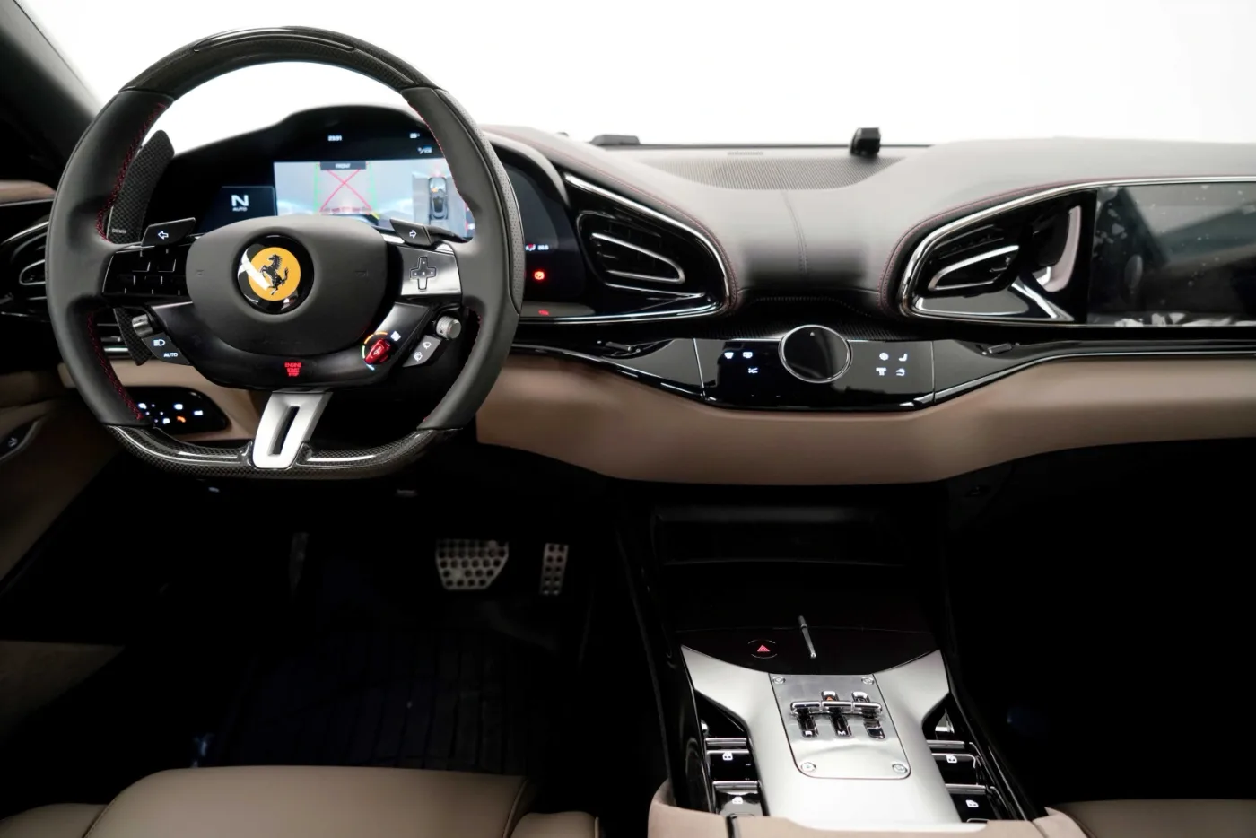 2025 Ferrari Purosangue proposée par un concessionnaire spécialisé à Dubai, Émirats arabes unis, photo 10 sur 10