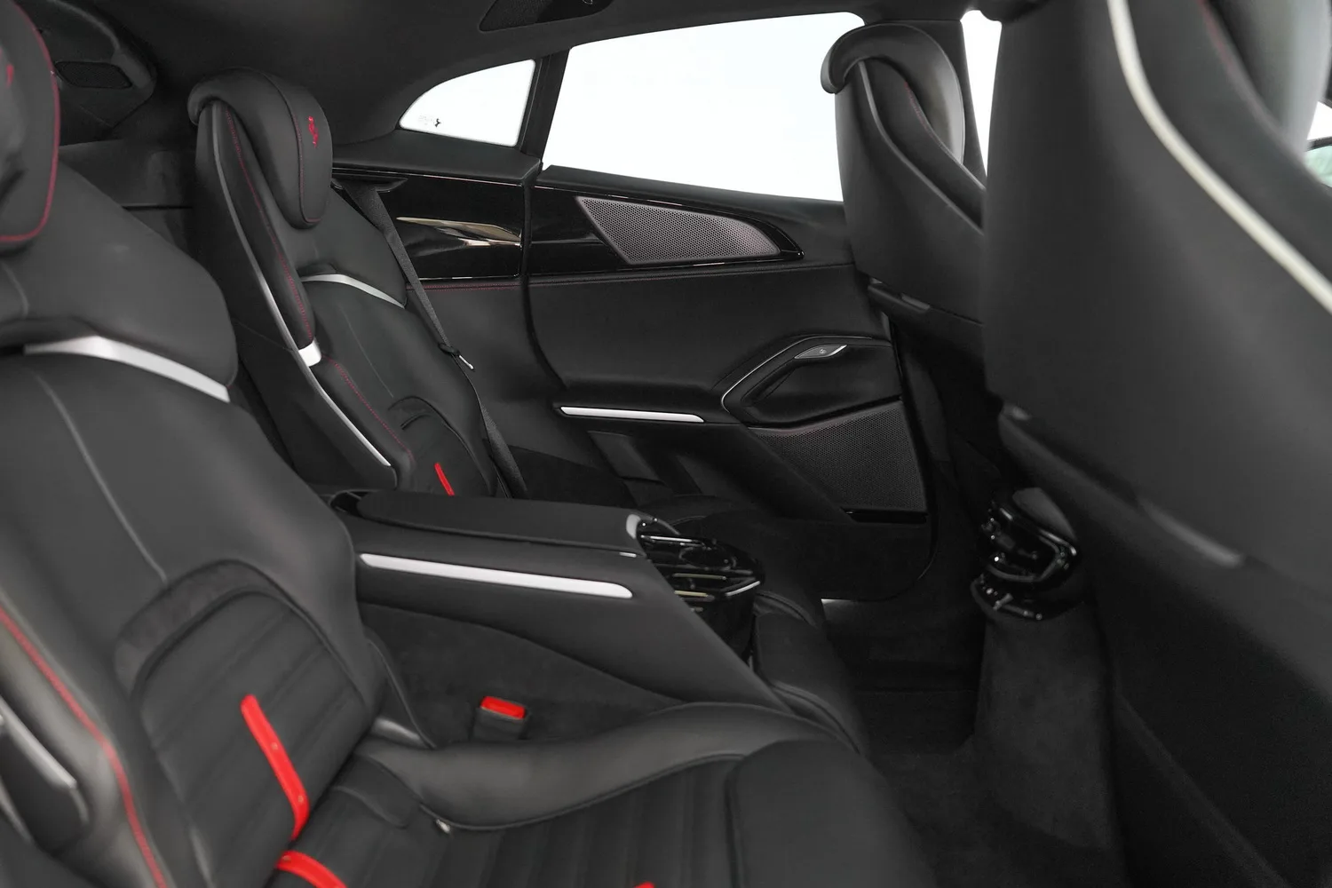 2025 Ferrari Purosangue, 18/20