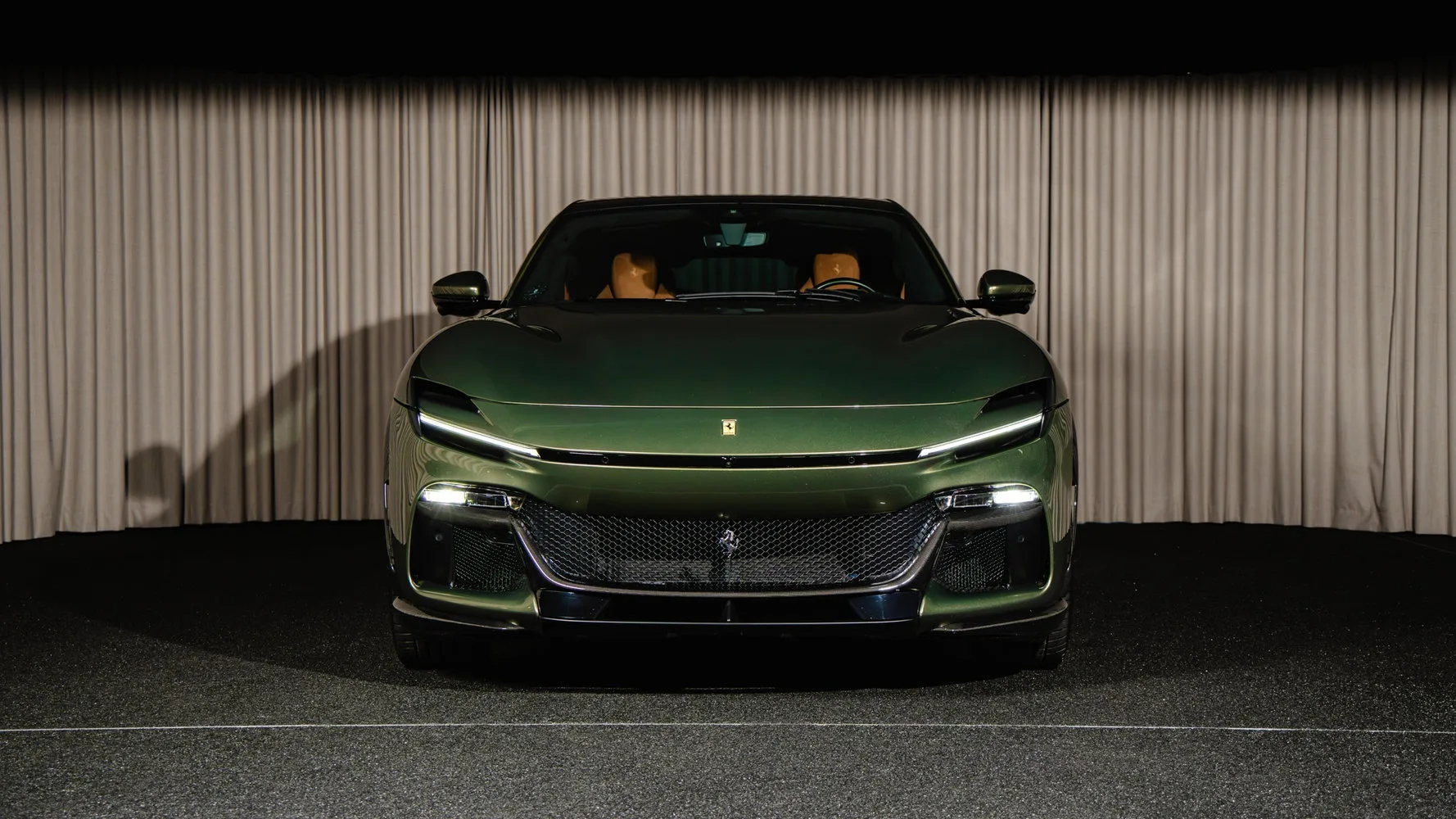 2025 Ferrari Purosangue proposée par un concessionnaire spécialisé à Kongens Lyngby, Danemark, photo principale