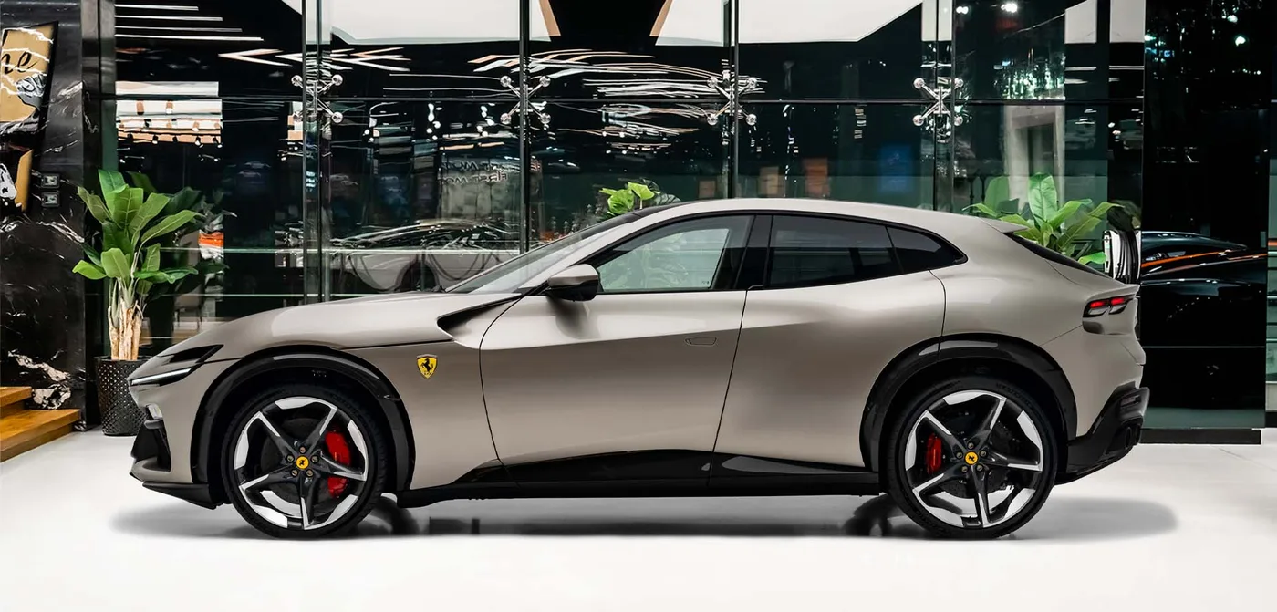 2025 Ferrari Purosangue angeboten von einem Fachhändler in Dubai, Vereinigte Arabische Emirate, Außenansicht 2