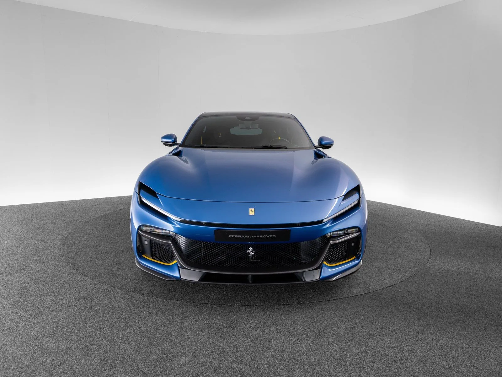 2025 Ferrari Purosangue, 2/30