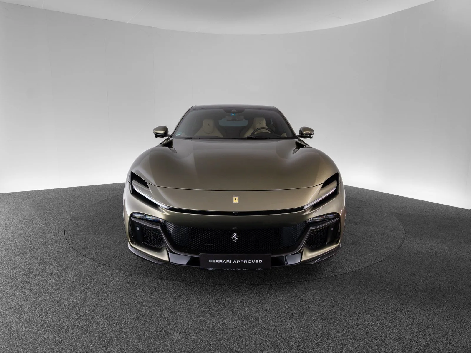 2025 Ferrari Purosangue, 2/30