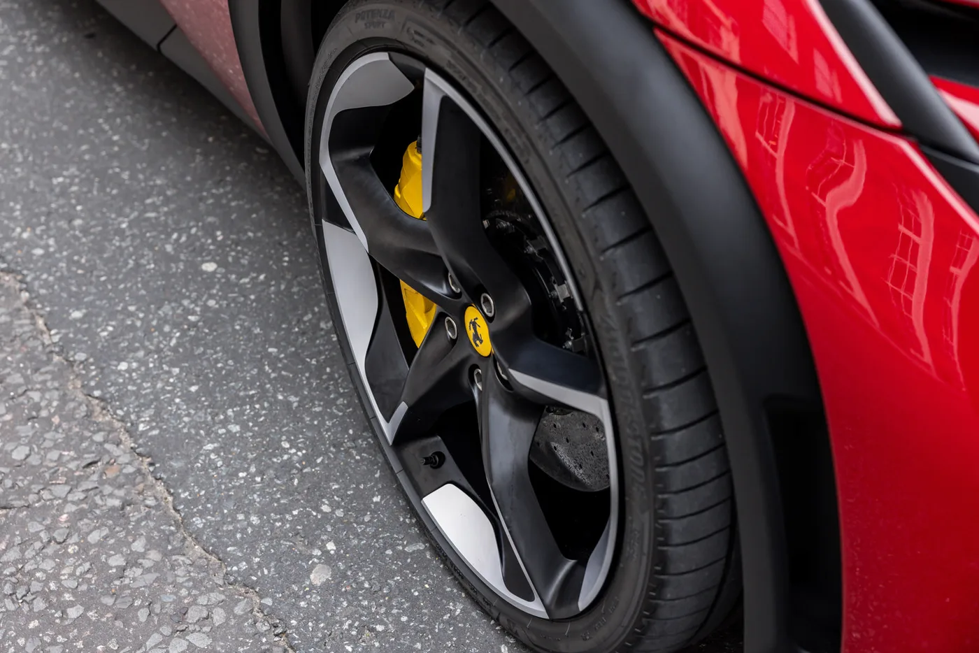 2025 Ferrari Purosangue angeboten von einer Vertragshändlergruppe in Mayfair, Vereinigtes Königreich, Foto 8 von 25
