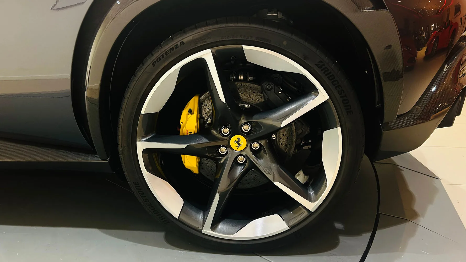 2025 Ferrari Purosangue, 27/30