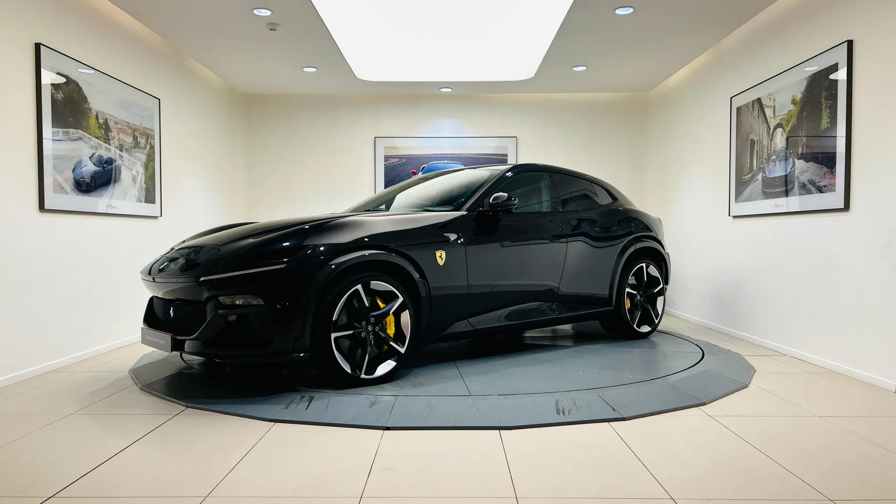 2025 Ferrari Purosangue, 2/30