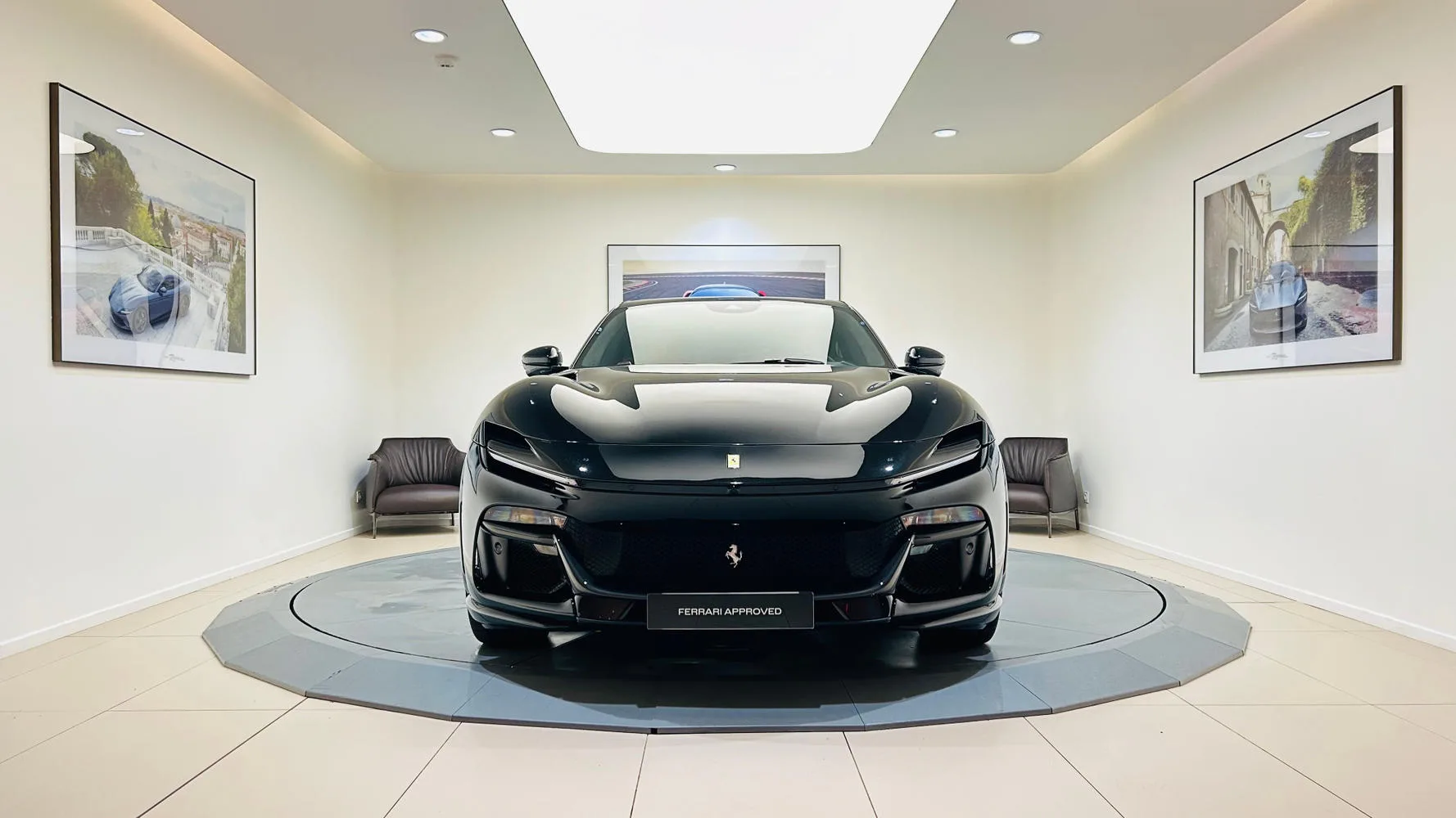 2025 Ferrari Purosangue proposée par un concessionnaire spécialisé à Balma, France, photo principale