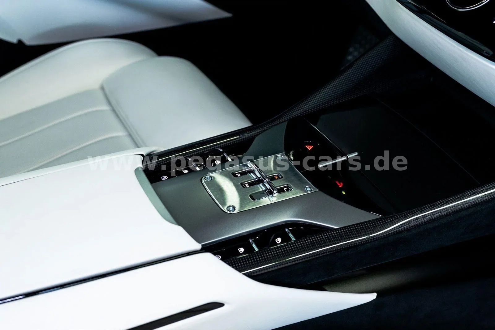 2025 Ferrari Purosangue, 27/30