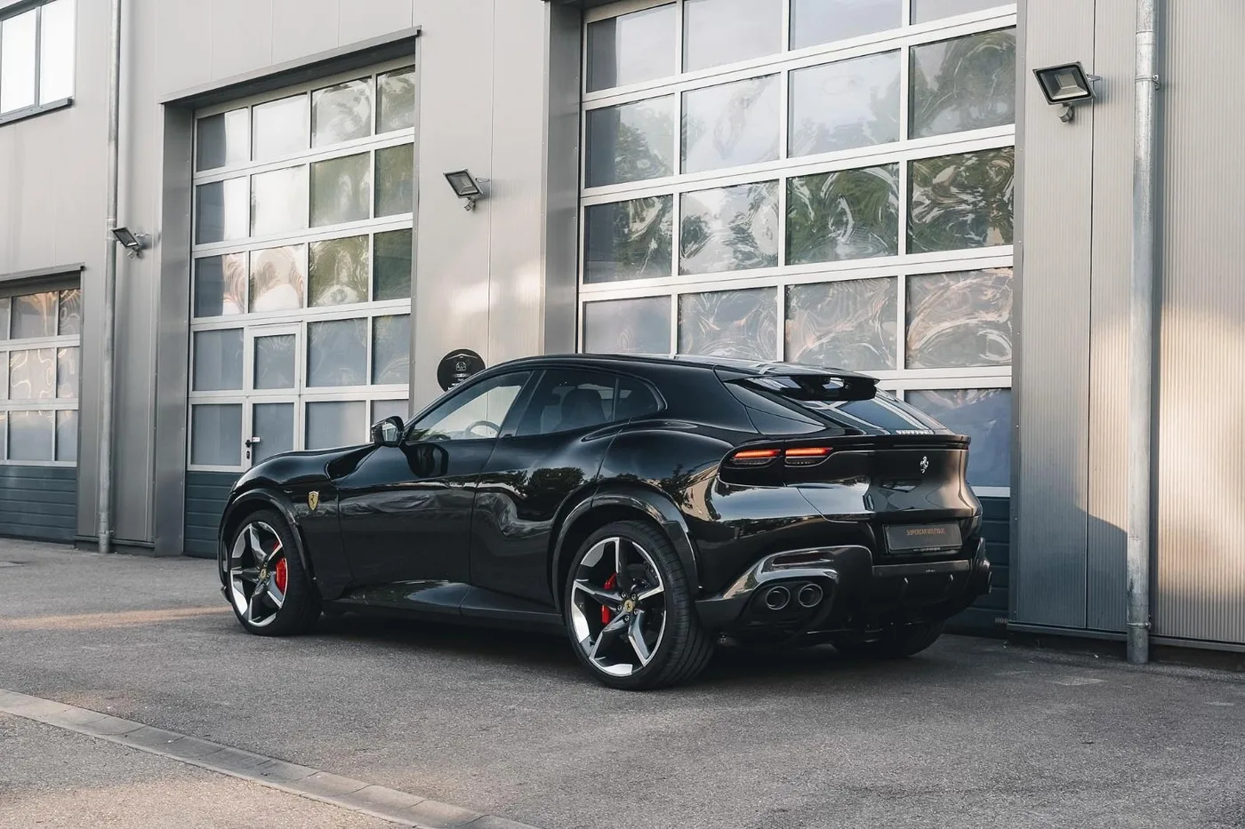 2025 Ferrari Purosangue angeboten von einem Supersportwagenhändler in Munich, Deutschland, Foto 3 von 14