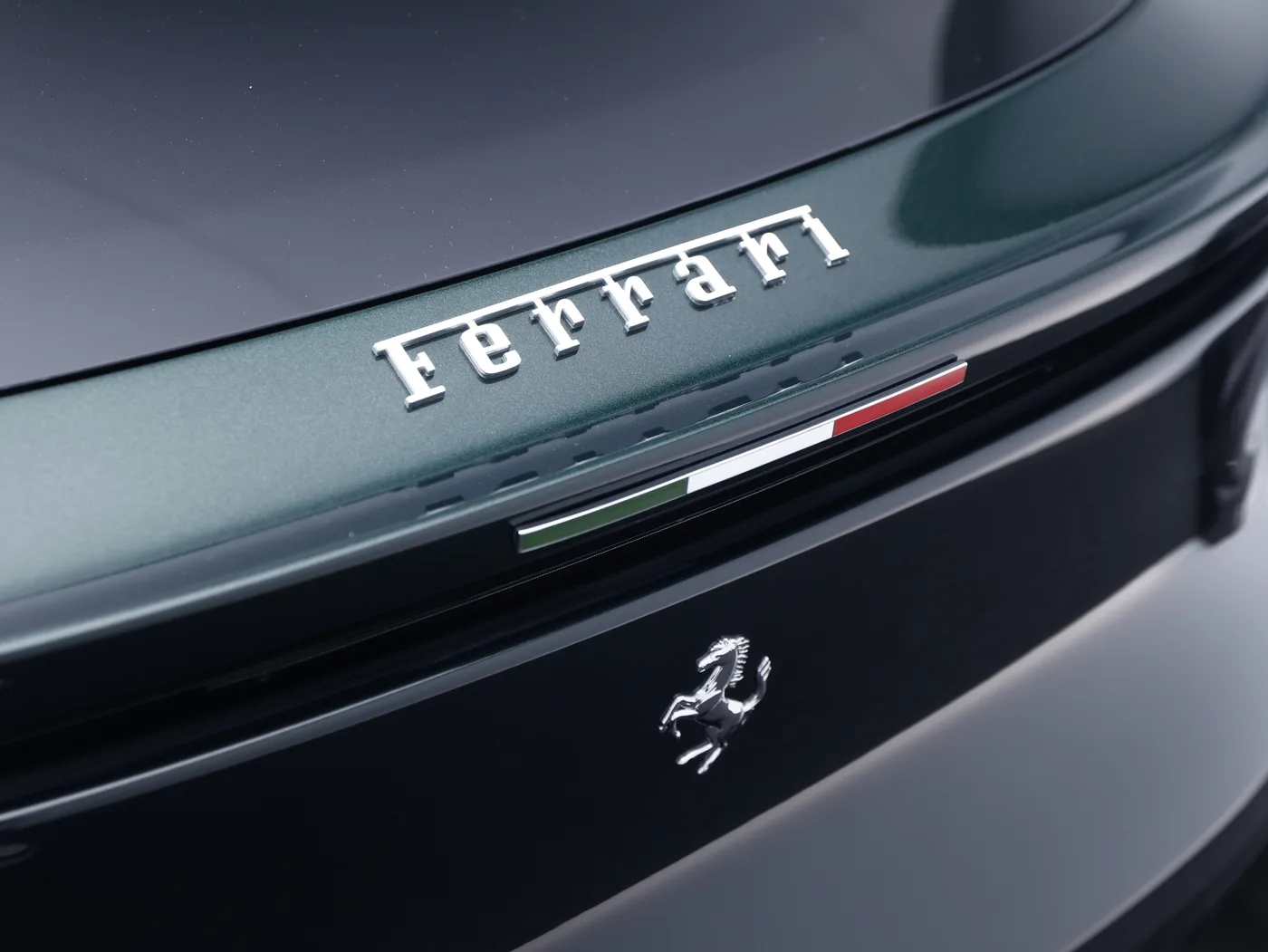 2025 Ferrari Purosangue angeboten von einem Fachhändler in Frankfurt am Main, Deutschland, Foto 13 von 15