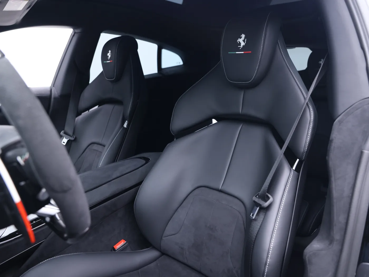2025 Ferrari Purosangue angeboten von einem Fachhändler in Frankfurt am Main, Deutschland, Foto 6 von 15