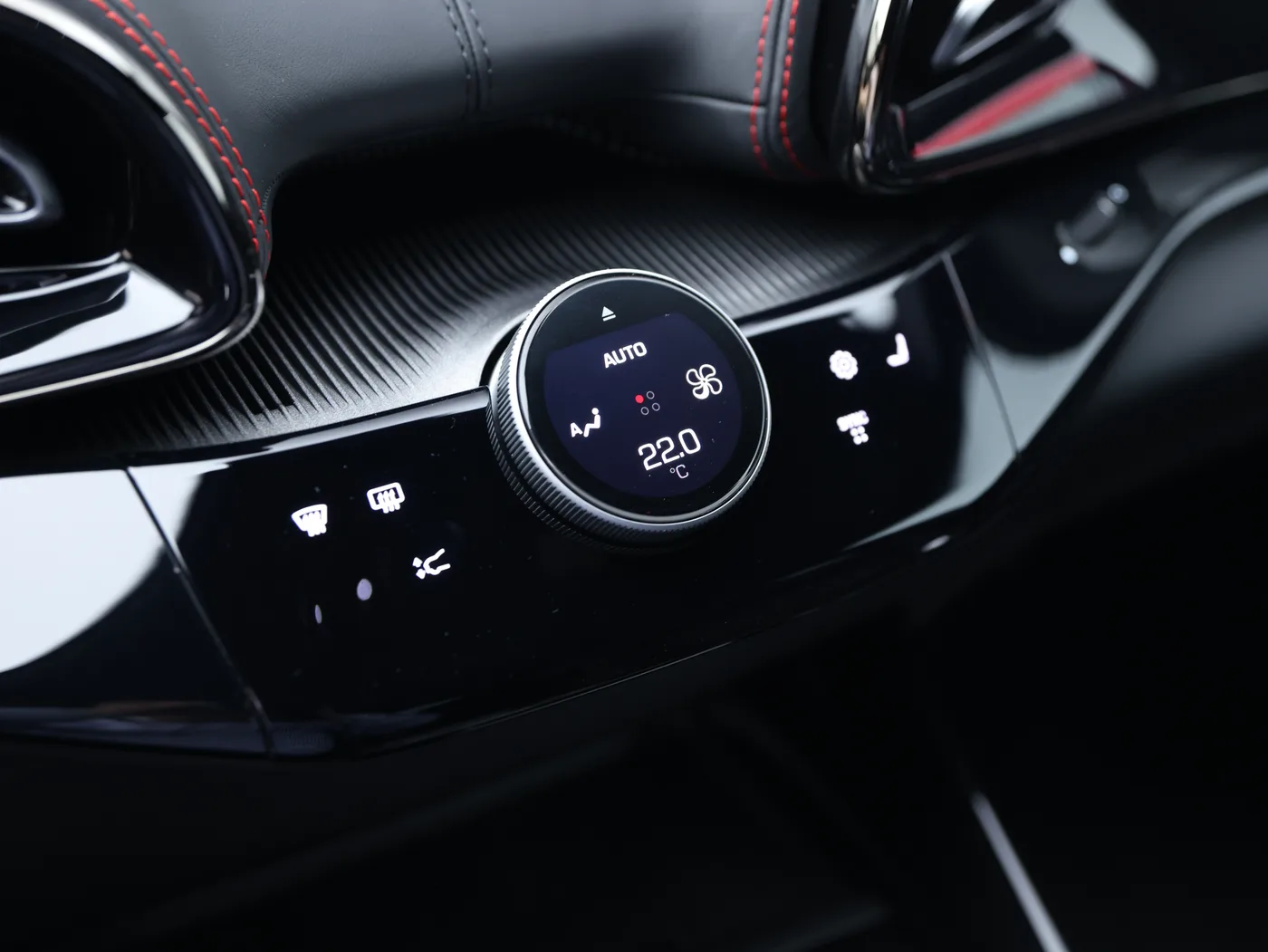 2025 Ferrari Purosangue proposée par un concessionnaire spécialisé à Frankfurt am Main, Allemagne, photo 12 sur 15