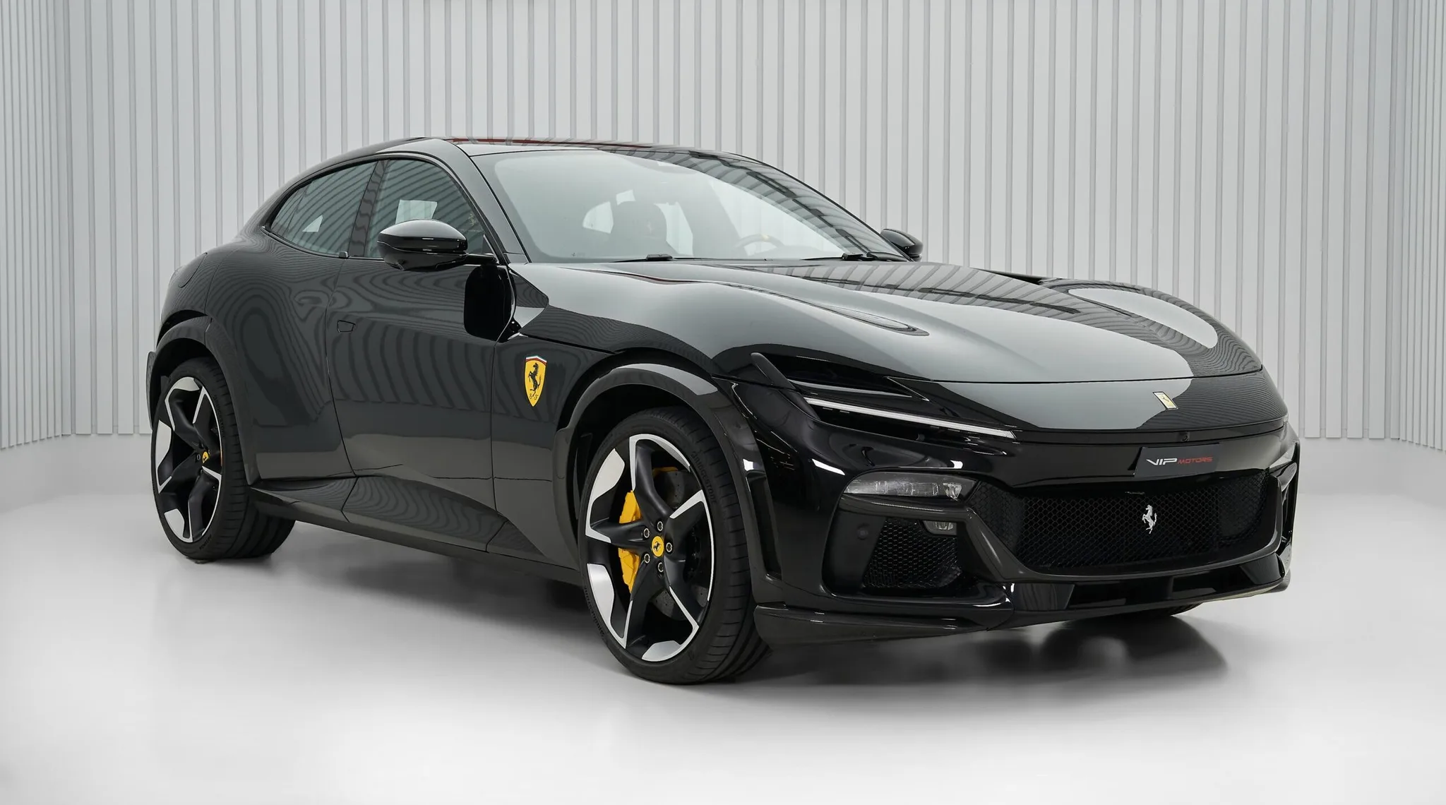 2025 Ferrari Purosangue proposée par un concessionnaire spécialisé à Dubai, Émirats arabes unis, photo principale