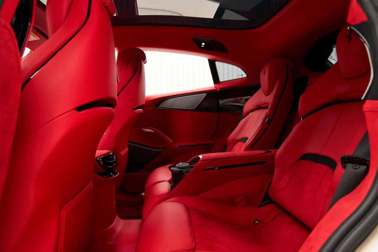 2025 Ferrari Purosangue Atelier proposée par un concessionnaire spécialisé à Dubai, Émirats arabes unis, photo 10 sur 10