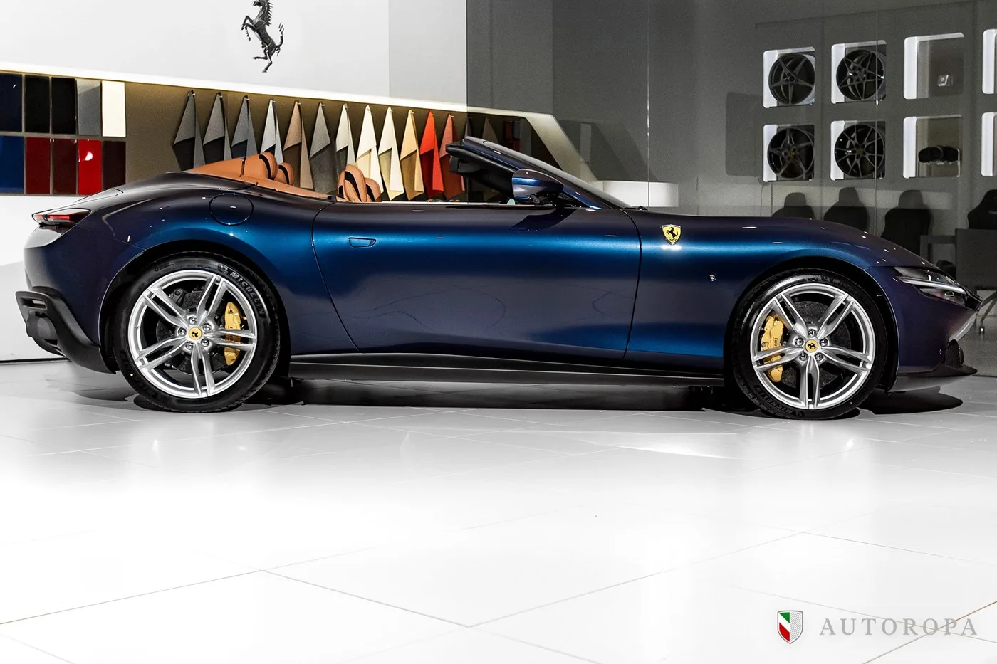 2025 Ferrari Roma Spider proposée par un concessionnaire agréé Ferrari et Maserati à Arlöv, Suède, photo 3 sur 10