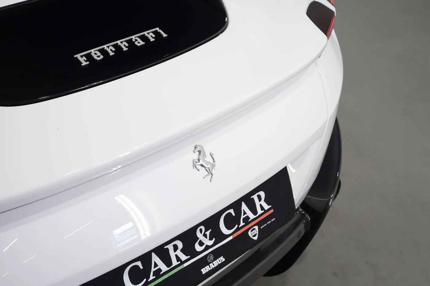 2025 Ferrari Roma Spider Atelier proposée par un spécialiste de la supercar à Zibido San Giacomo, Italie, photo 12 sur 25