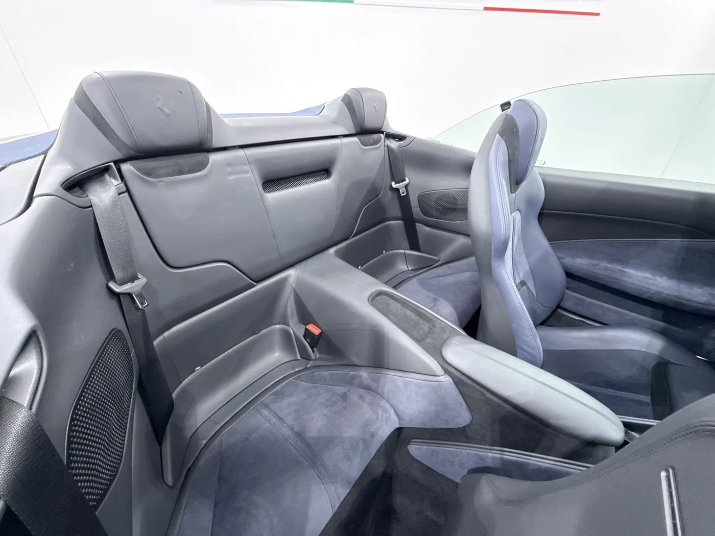 2025 Ferrari Roma Spider Atelier proposée par un spécialiste de la supercar à Zibido San Giacomo, Italie, photo 19 sur 25
