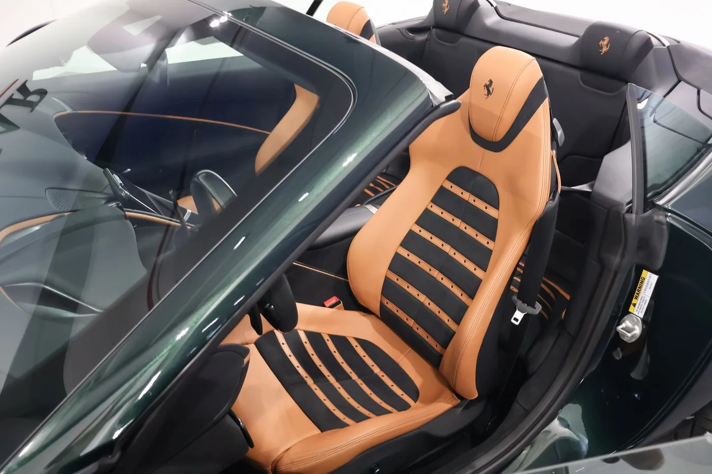2025 Ferrari Roma Spider Atelier offered by a supercar dealer in Zibido San Giacomo, Italy, photo 8 of 25