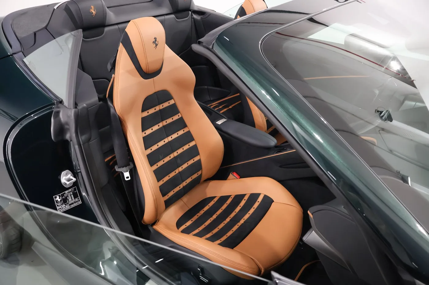 2025 Ferrari Roma Spider Atelier offered by a supercar dealer in Zibido San Giacomo, Italy, photo 12 of 25