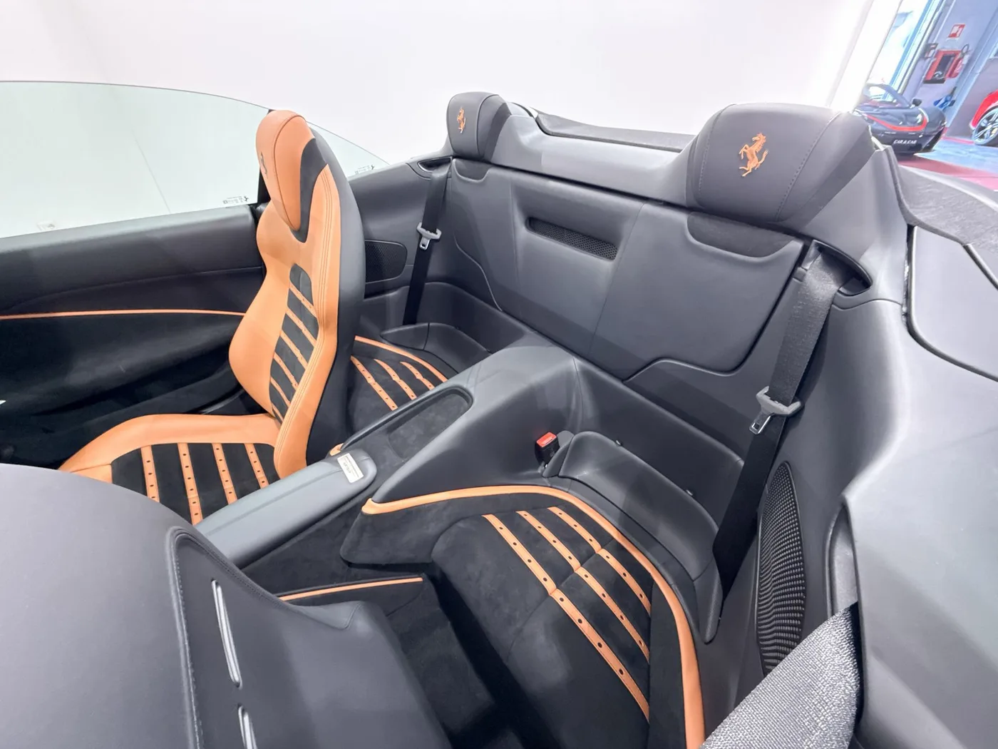 2025 Ferrari Roma Spider Atelier offered by a supercar dealer in Zibido San Giacomo, Italy, photo 24 of 25