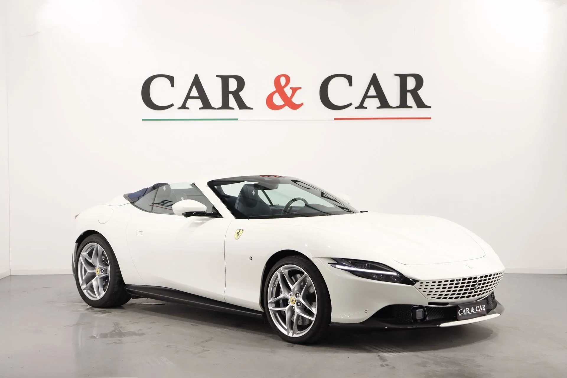 2025 Ferrari Roma Spider offered by a supercar dealer in Zibido San Giacomo, Italy, main photo