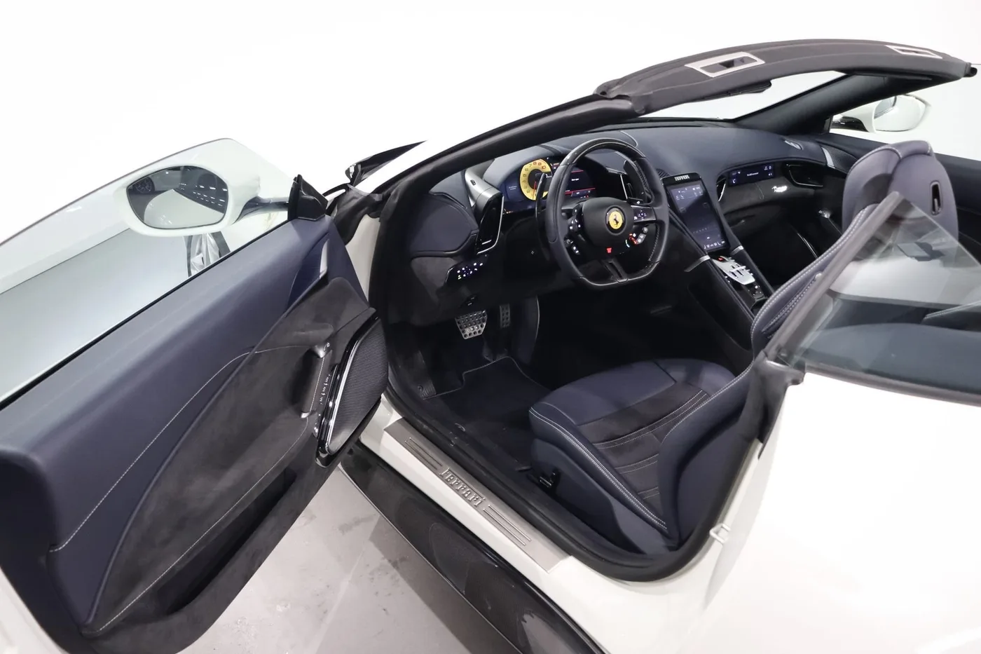 2025 Ferrari Roma Spider angeboten von einem Supersportwagenhändler in Zibido San Giacomo, Italien, Foto 9 von 25
