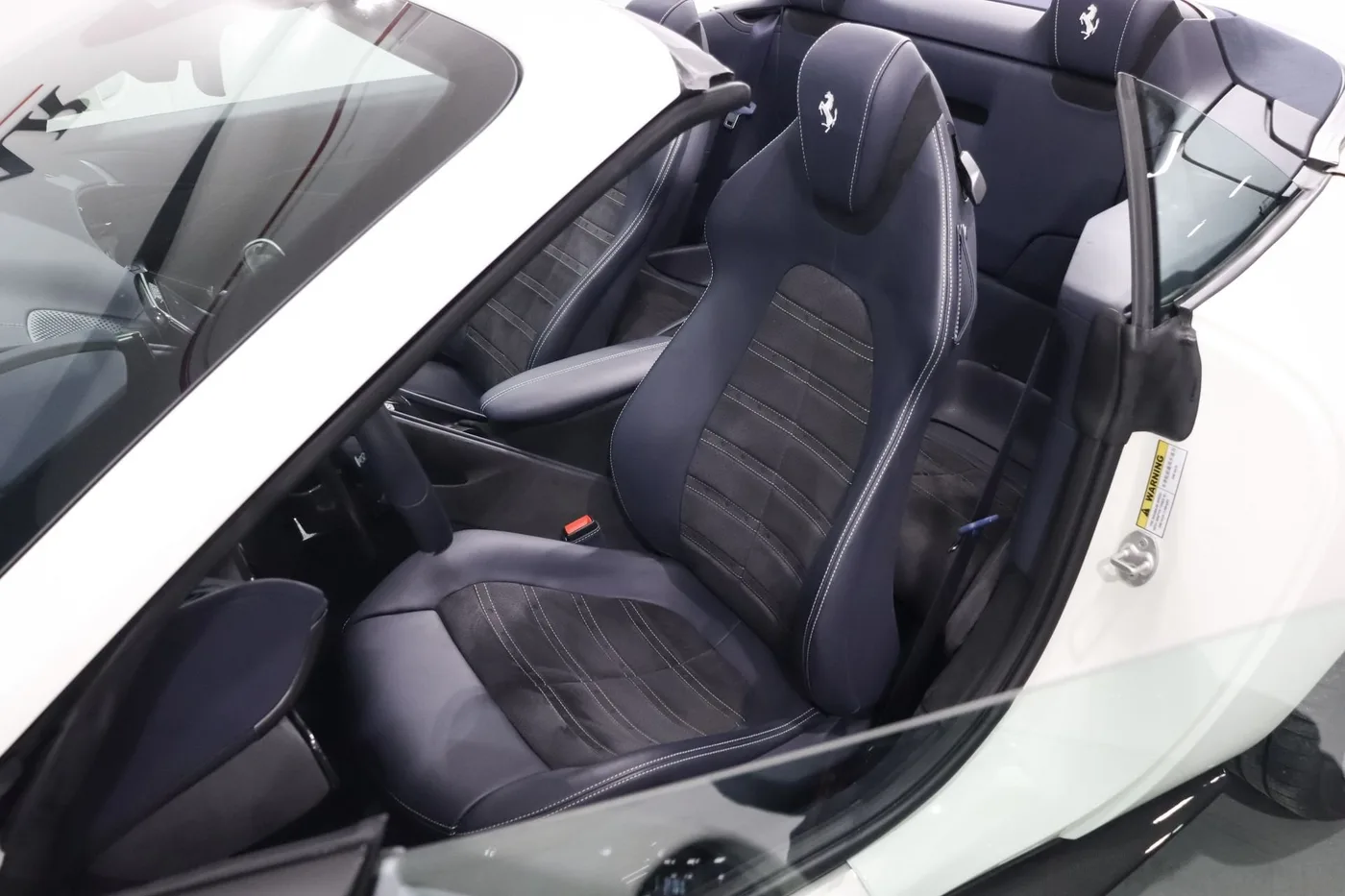 2025 Ferrari Roma Spider angeboten von einem Supersportwagenhändler in Zibido San Giacomo, Italien, Foto 11 von 25