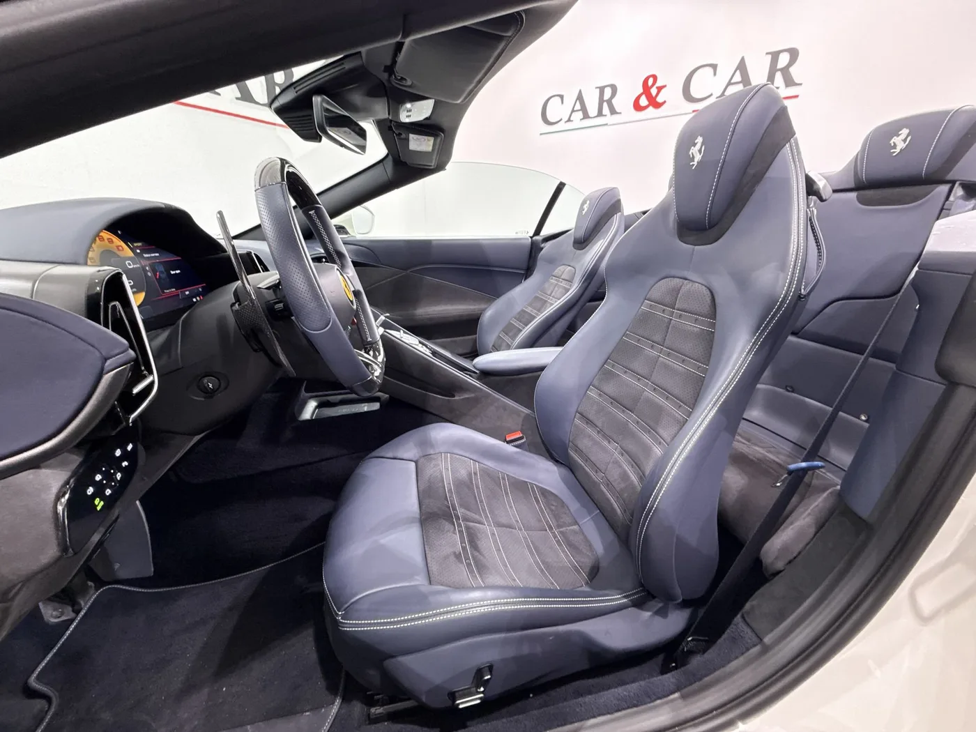 2025 Ferrari Roma Spider angeboten von einem Supersportwagenhändler in Zibido San Giacomo, Italien, Foto 13 von 25