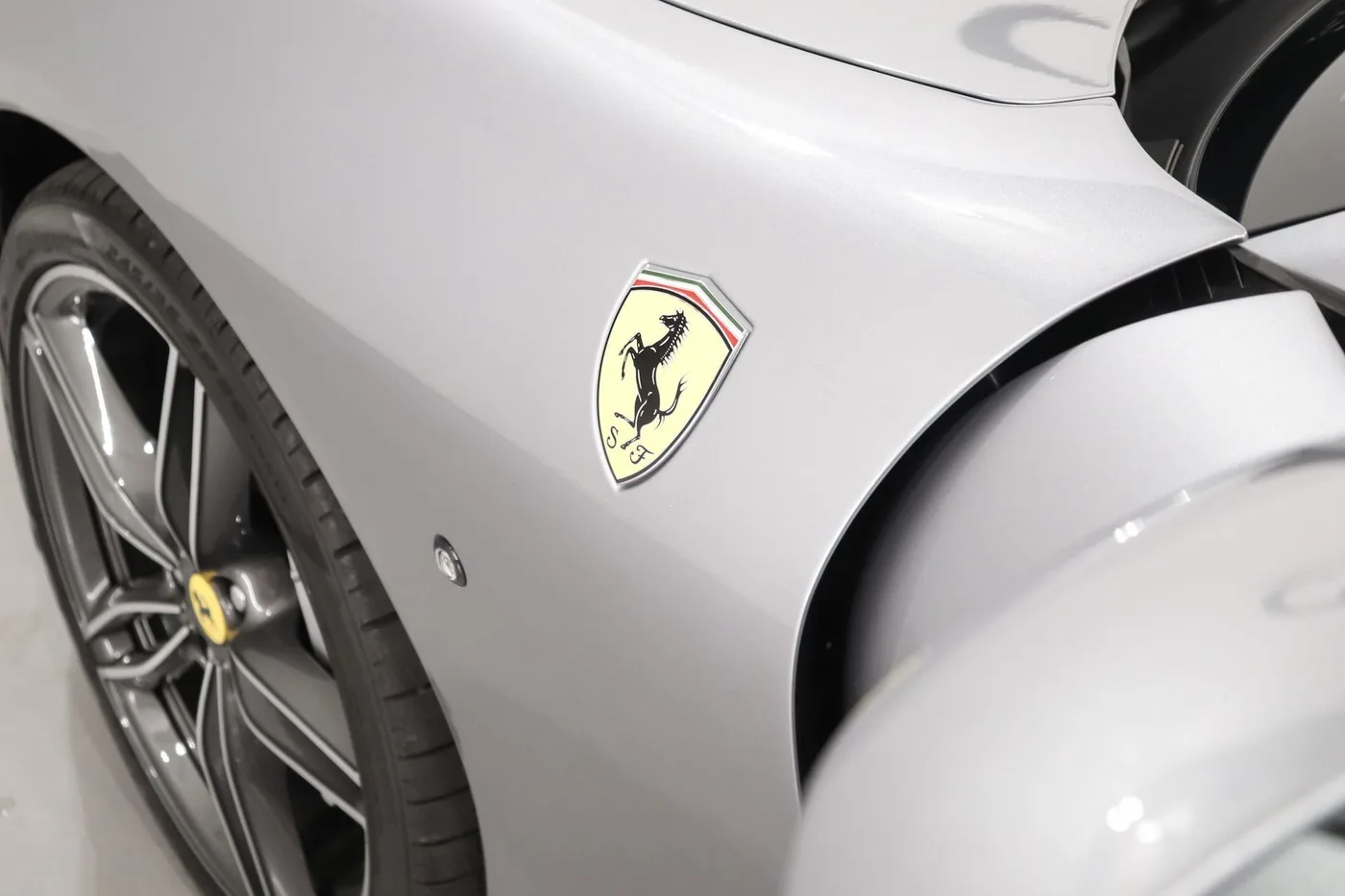 2025 Ferrari Roma Spider offered by a supercar dealer in Zibido San Giacomo, Italy, photo 18 of 18