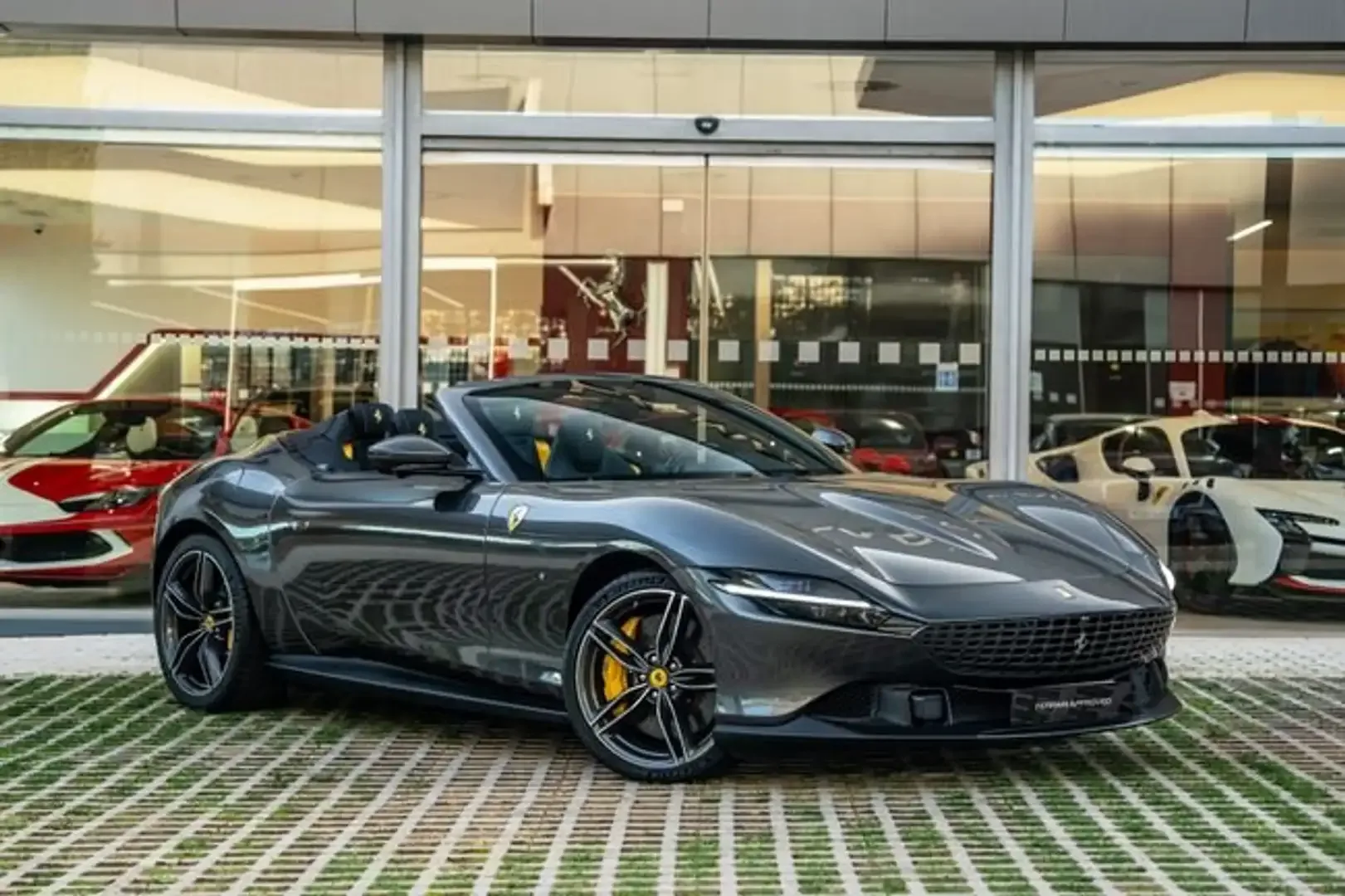 2025 Ferrari Roma Spider, 3/29
