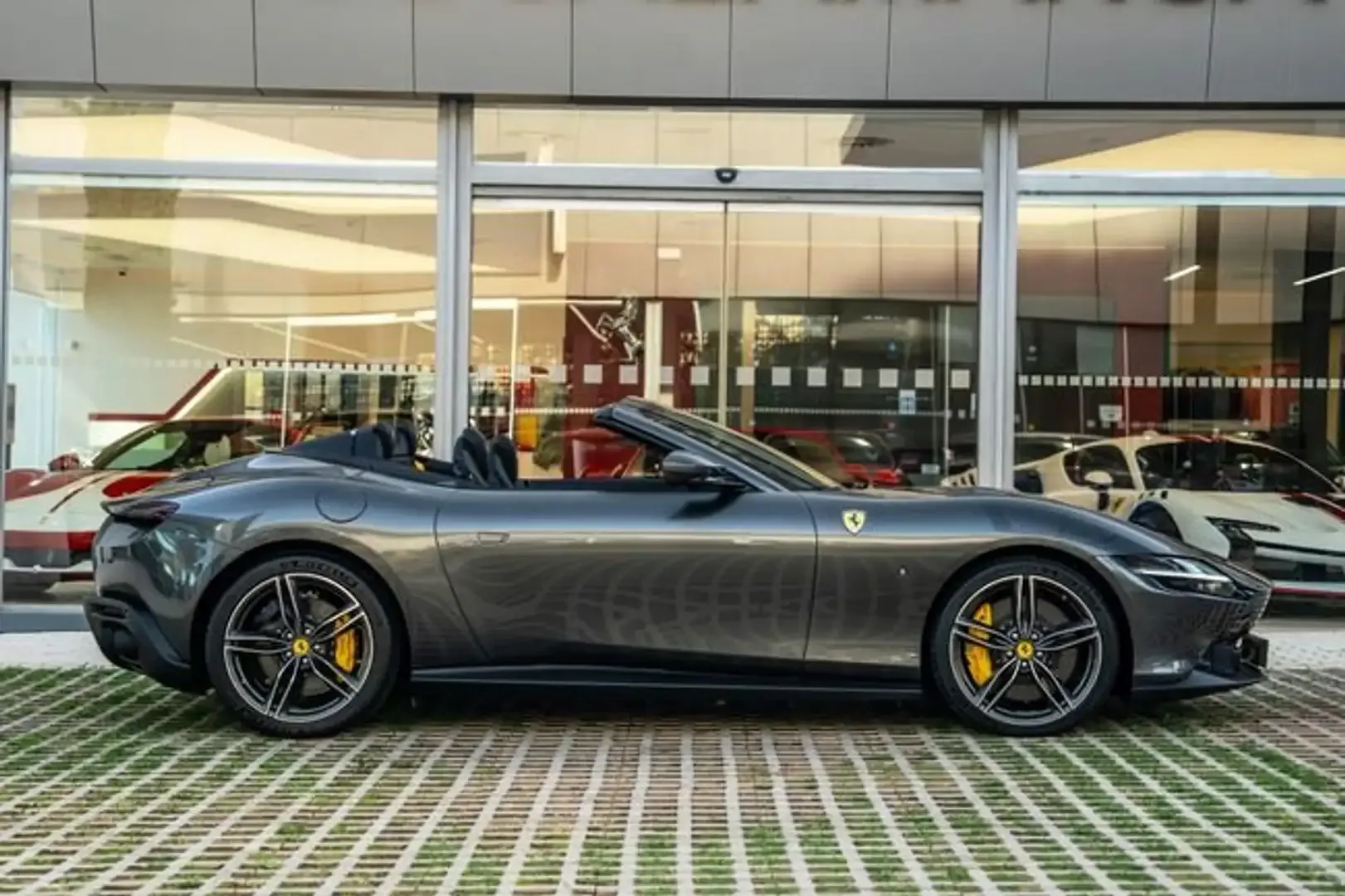 2025 Ferrari Roma Spider, 4/29