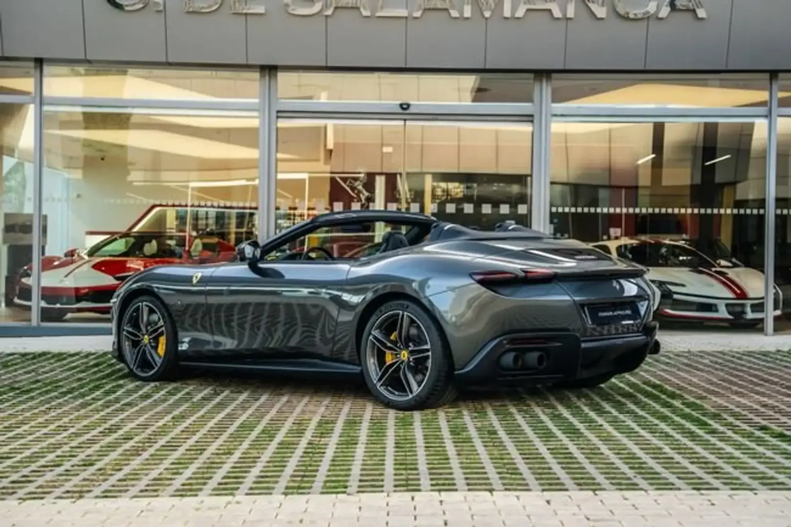 2025 Ferrari Roma Spider, 7/29