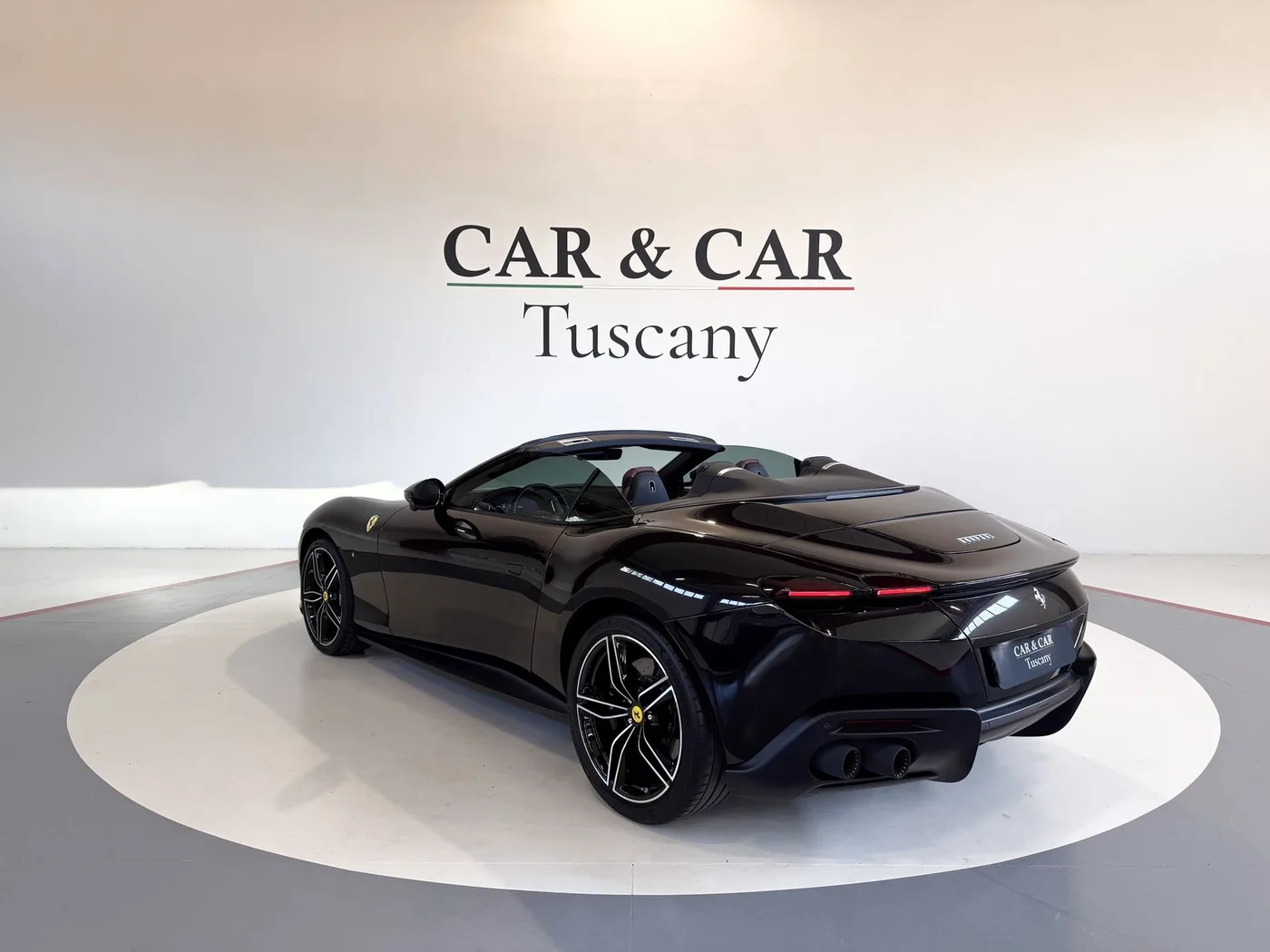 2025 Ferrari Roma Spider proposée par un concessionnaire spécialisé à Lucca, Italie, photo 2 sur 25