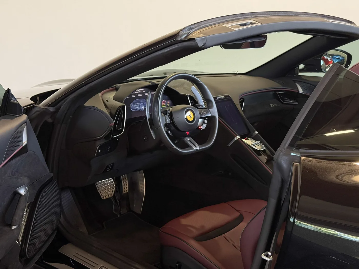 2025 Ferrari Roma Spider proposée par un concessionnaire spécialisé à Lucca, Italie, photo 7 sur 25